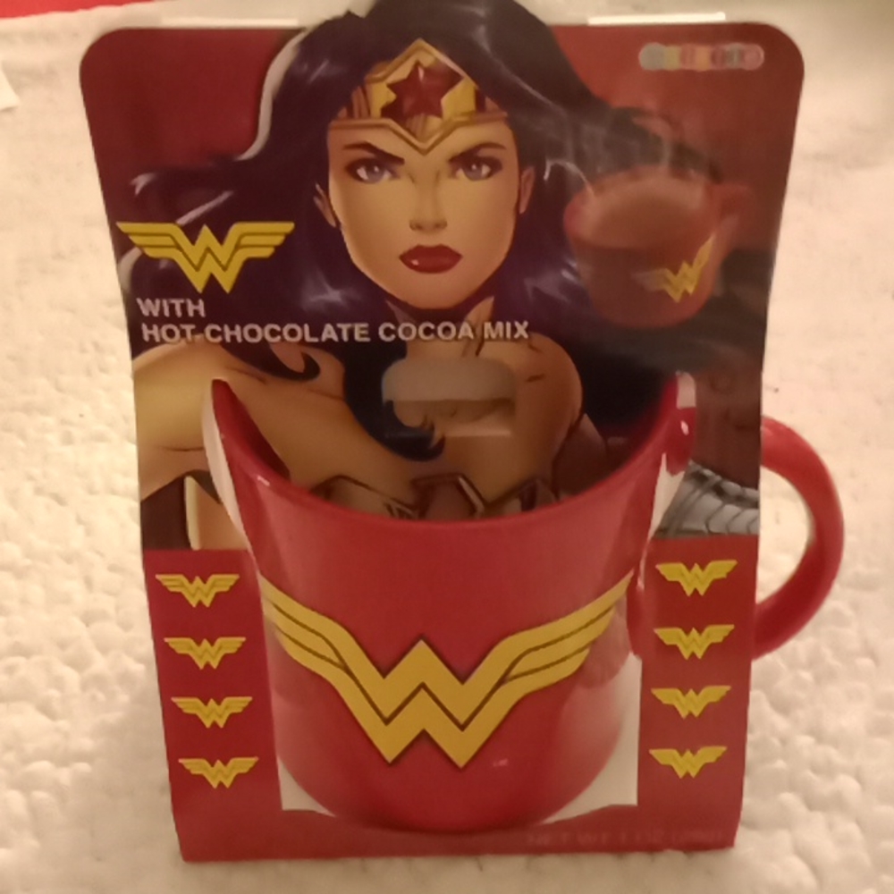 NWT DC WONDER WOMAN MUG W/HOT CHOCOLATE